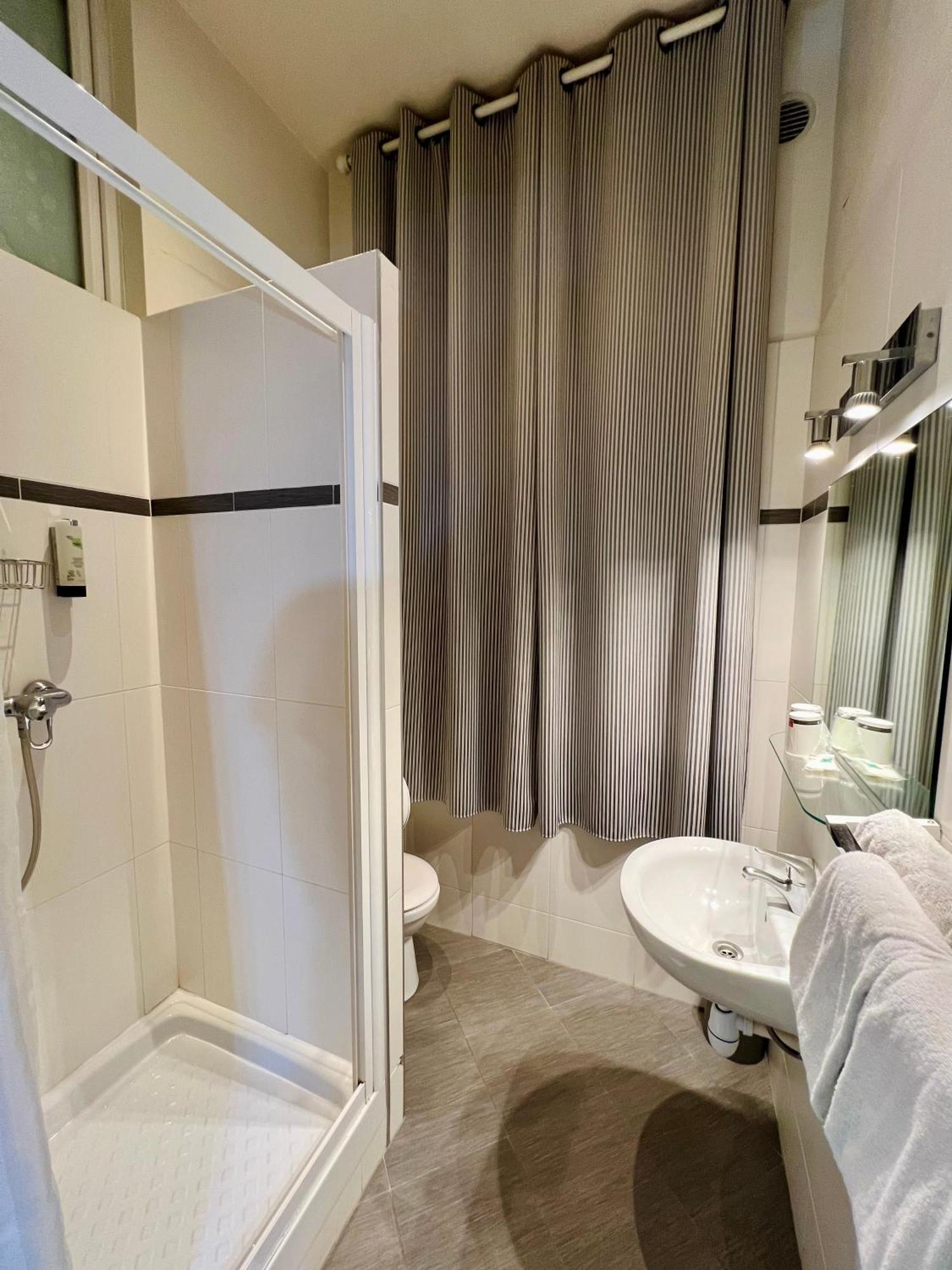 Hotel Des Beaux Arts Paris Bagian luar foto